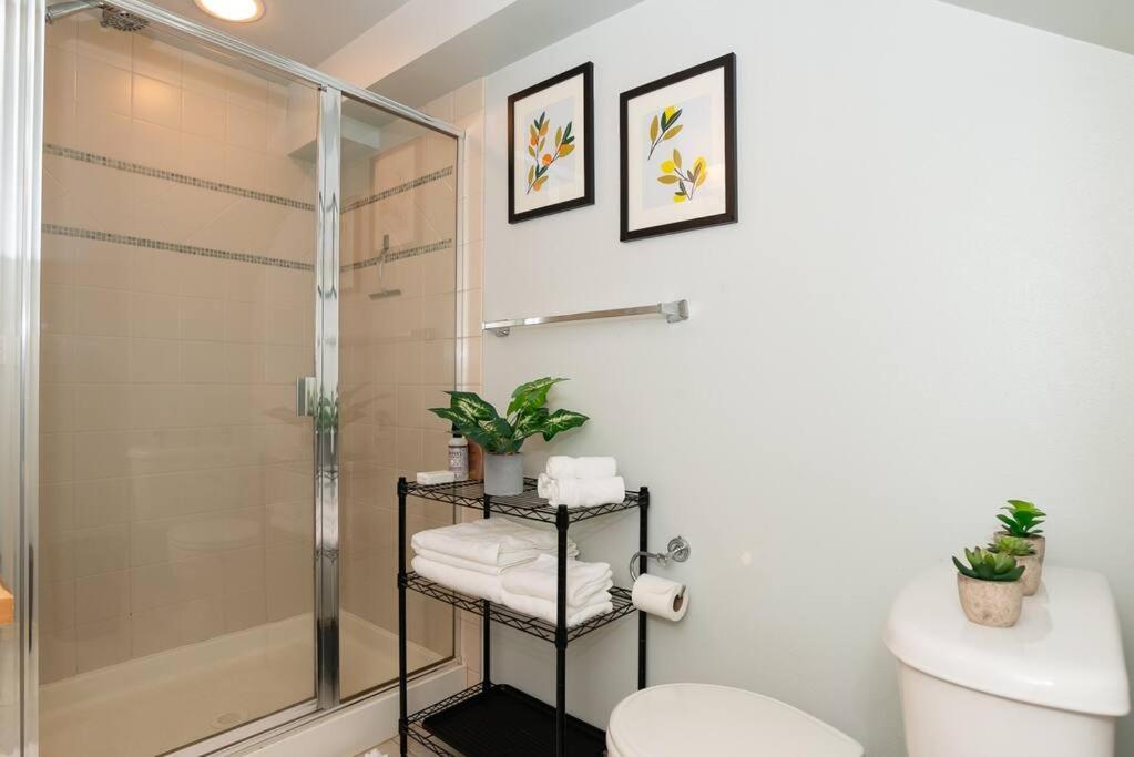Snug Suite Near Greenlake! ซีแอตเทิล ภายนอก รูปภาพ