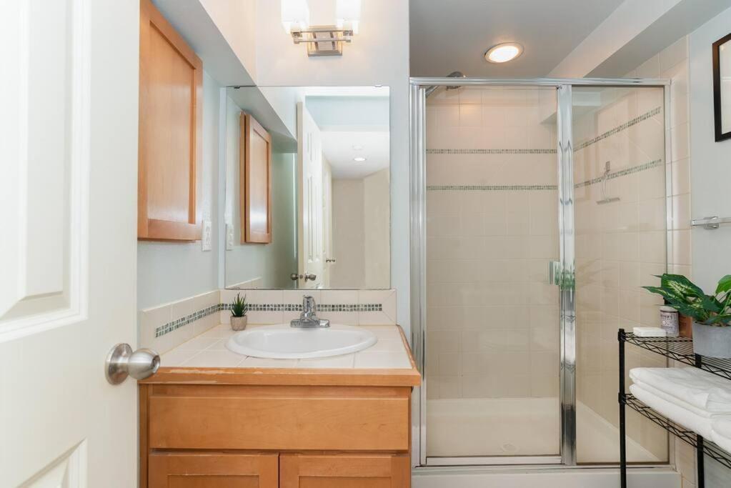 Snug Suite Near Greenlake! ซีแอตเทิล ภายนอก รูปภาพ